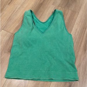 Ribbed fitted workout tank